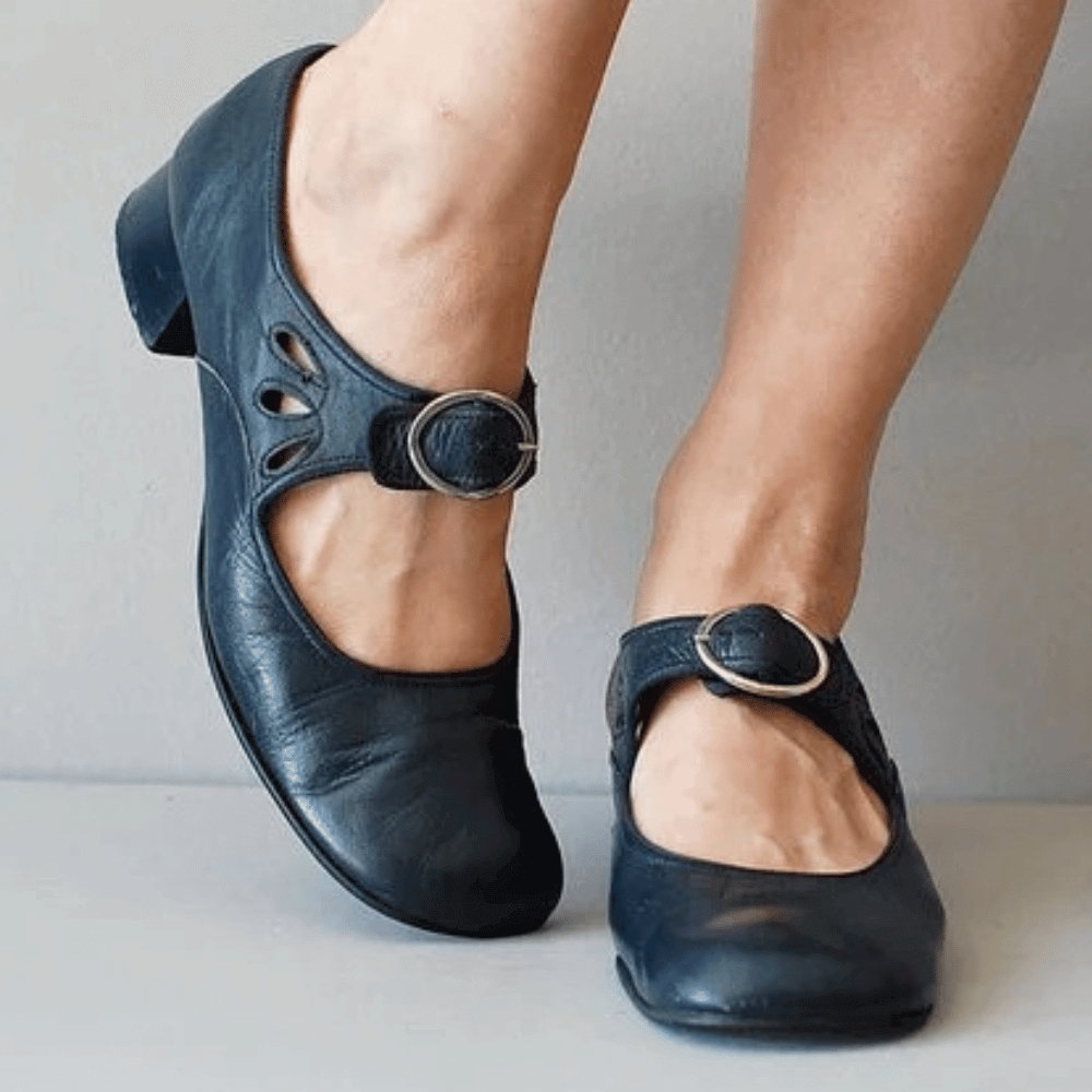Effortless Sandals With Cushioned Comfort And Stability 3