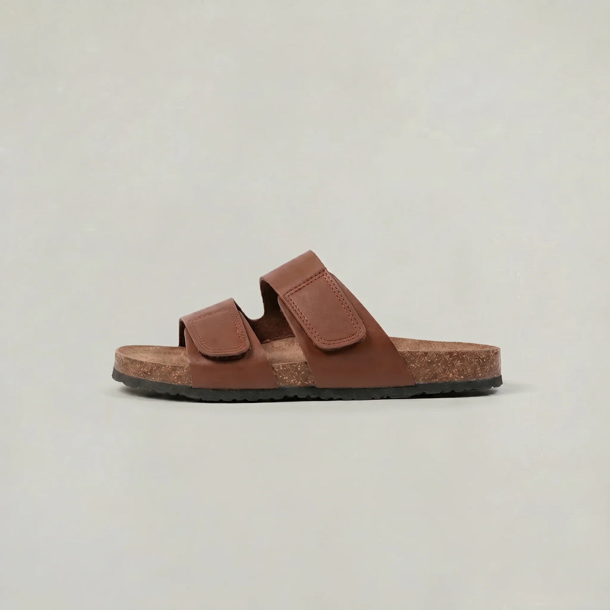 Men's brown slide sandals, outsole detail