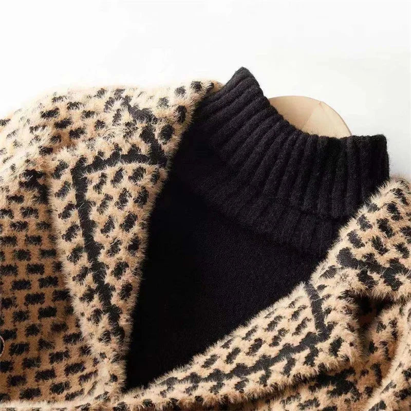 Leah houndstooth jacket, tailored fit detail