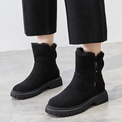 Women's insulated winter boots in black