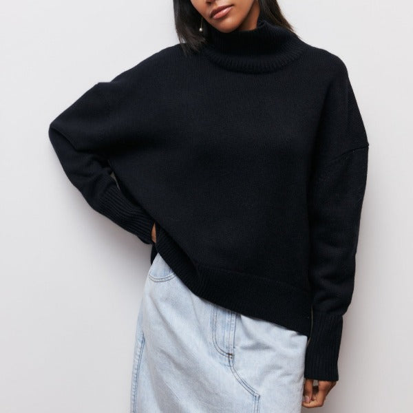 Women's comfortable sweater in black