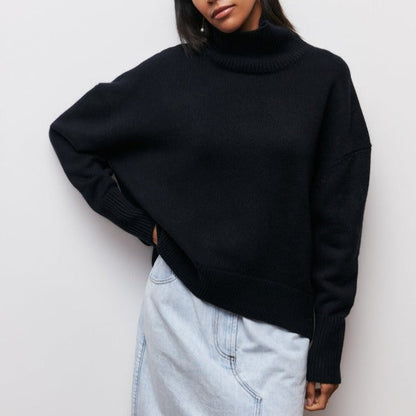 Women's comfortable sweater in black
