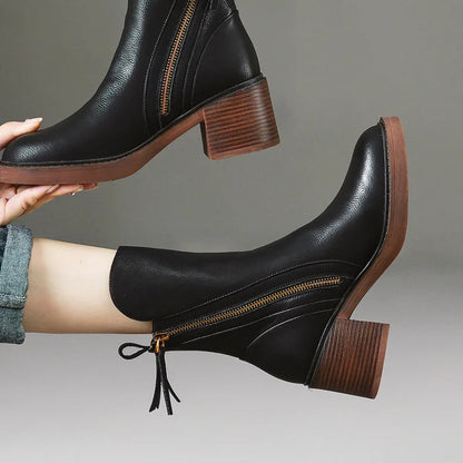 Women's leather ankle boots in black
