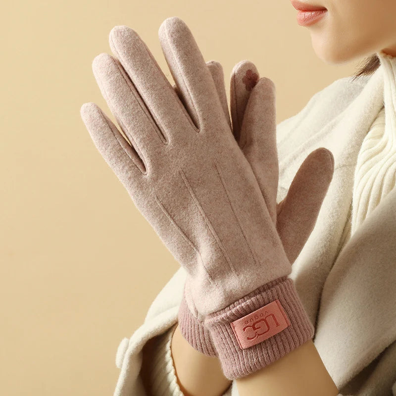 Pink cashmere wool blend touchscreen gloves