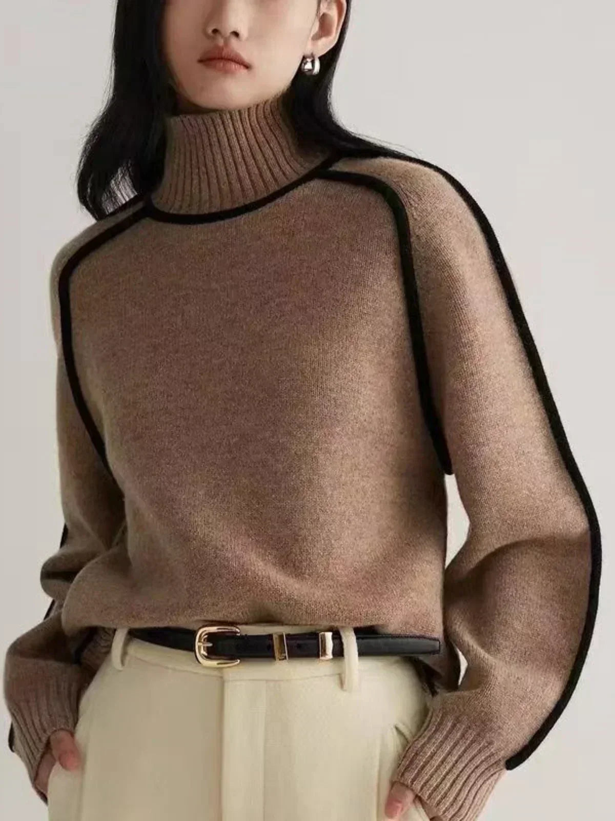 Women's turtleneck sweater with contrast piping