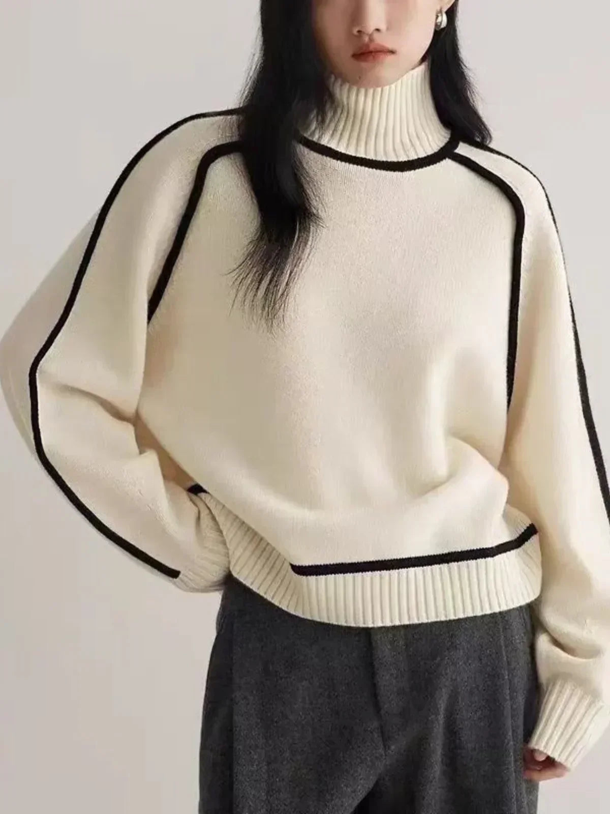 Women's turtleneck sweater with contrast piping