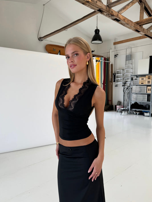 Effortless Lace Top With Stretchy Fit 0