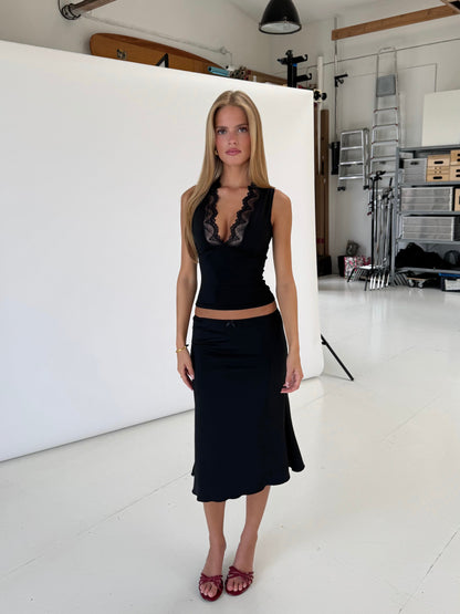 Effortless Lace Top With Stretchy Fit 3