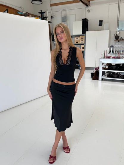 Effortless Lace Top With Stretchy Fit 4