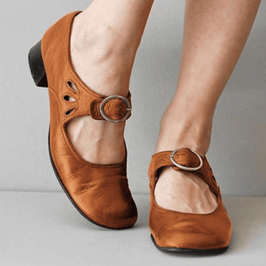 Effortless Sandals With Cushioned Comfort And Stability 0