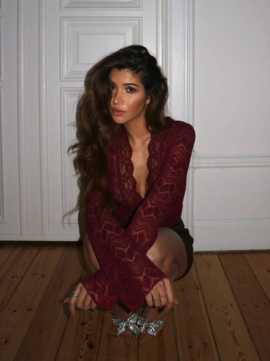 Elegant Womens Top With Long Sleeve Lace Detail 0