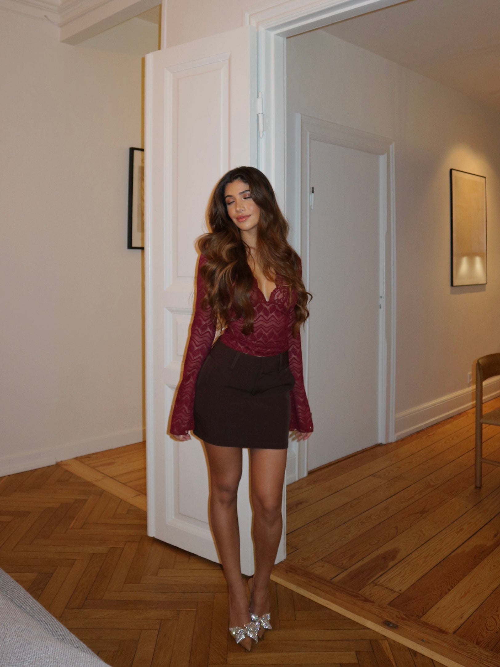 Elegant Womens Top With Long Sleeve Lace Detail 3