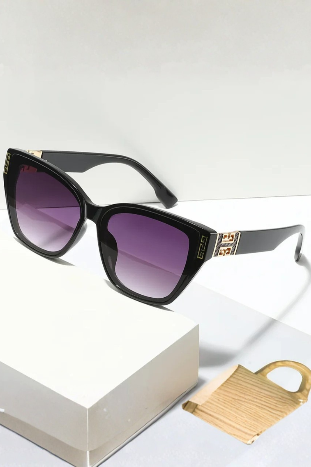 Women's cat eye sunglasses with gold detail