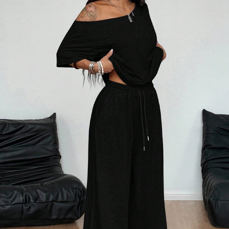 Women's two-piece lounge set in black