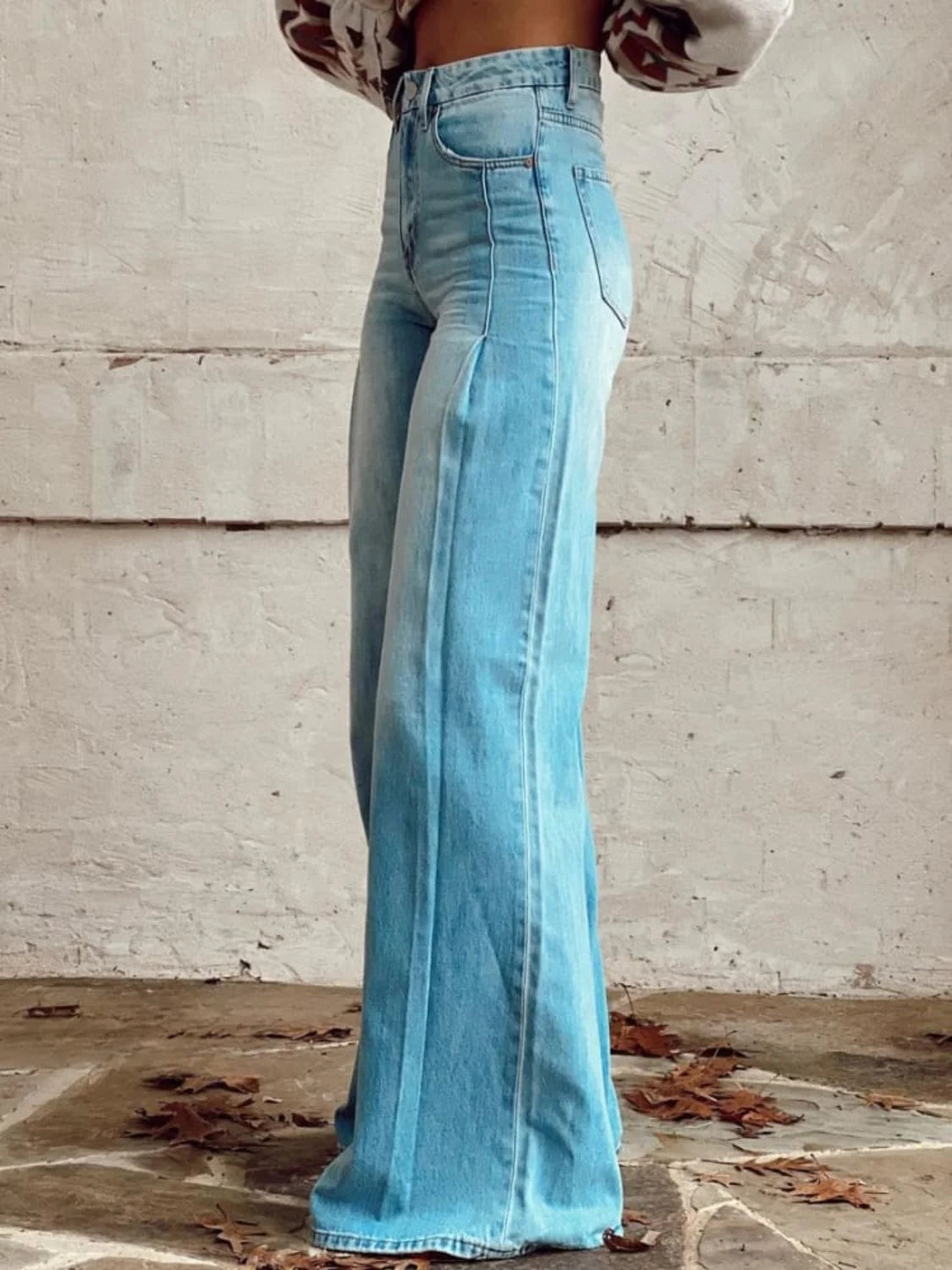 Women's light wash wide-leg jeans with two-tone panels