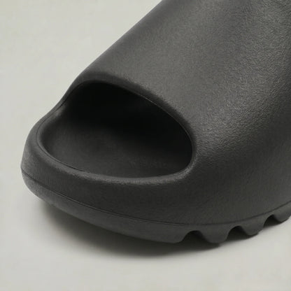 Men's black slides, close-up of footbed