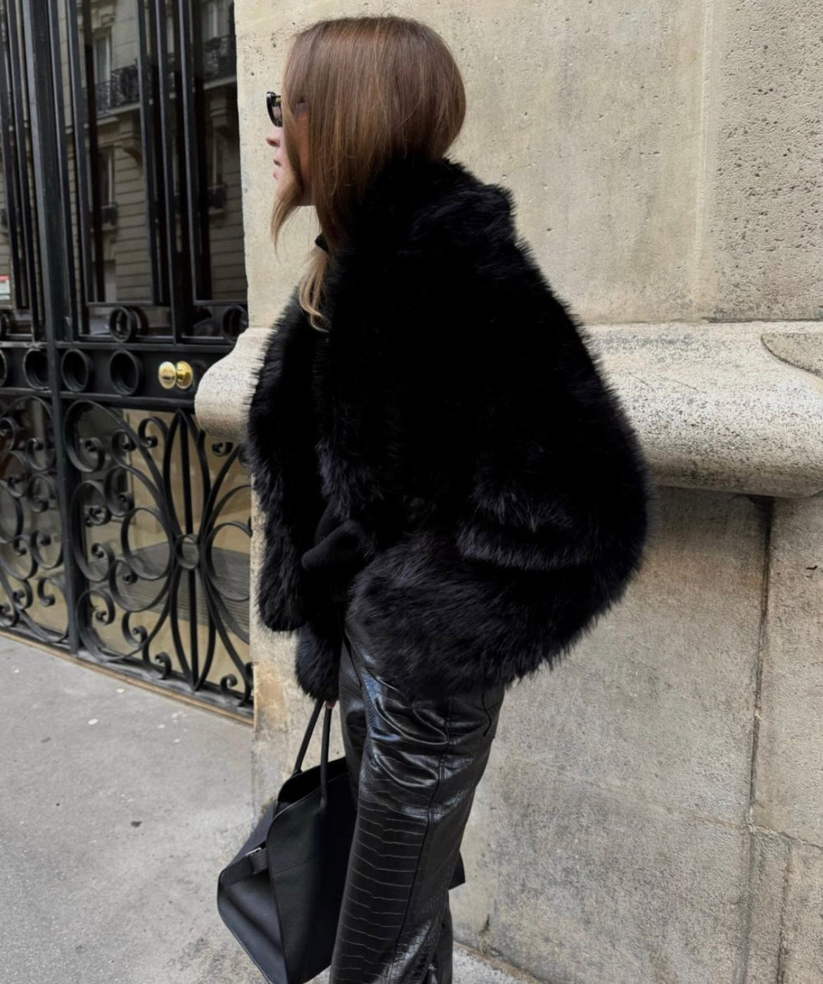 Wide-Lapel Midi Faux Fur Coat with Hook-and-Eye Front – view 6