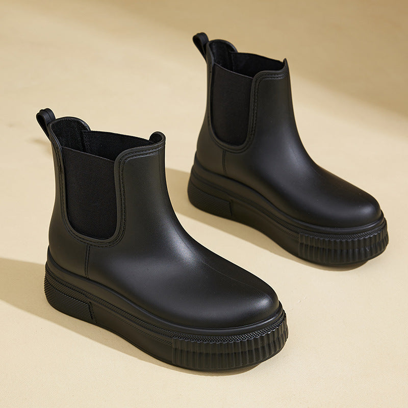 Black Refined Modern Everyday Boots with Cushioned Sole