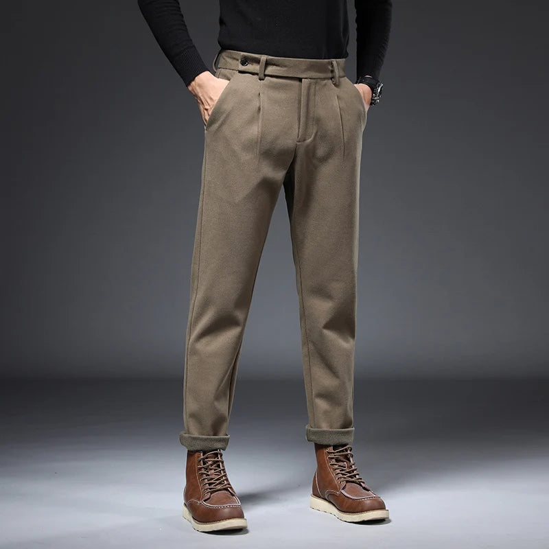 Men's khaki casual pants with spacious pockets