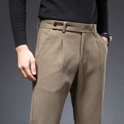 Men's casual pants with spacious pockets