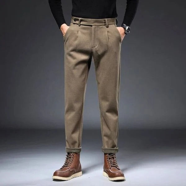 Men's casual pants with spacious pockets