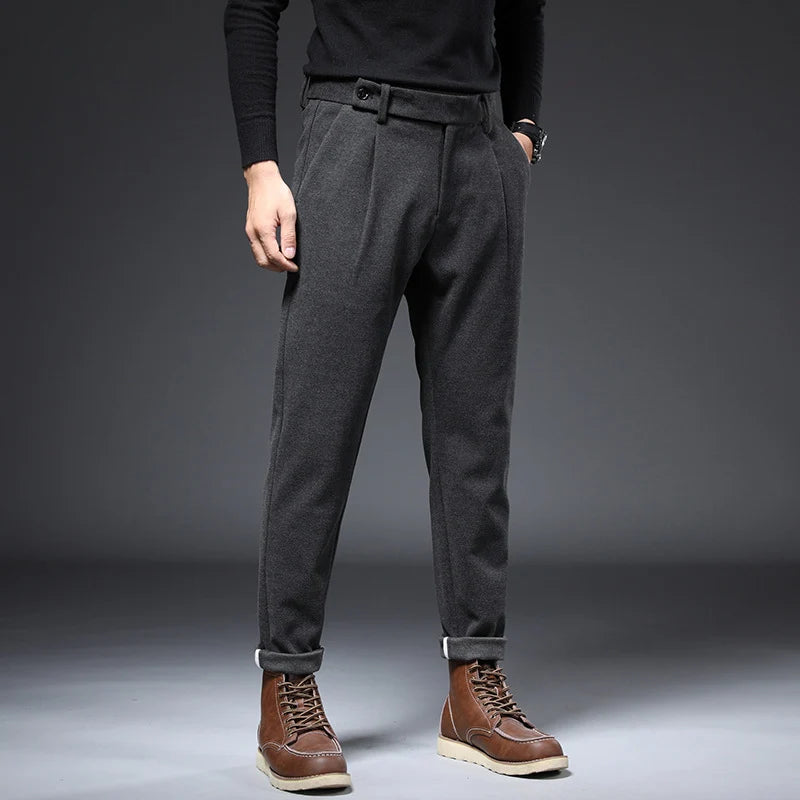 Men's gray casual pants with spacious pockets