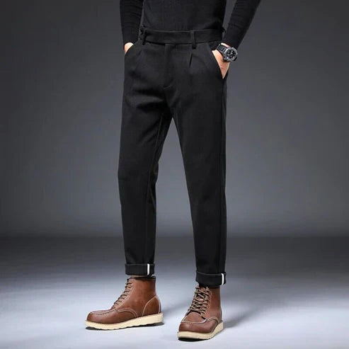 Men's casual pants with spacious pockets