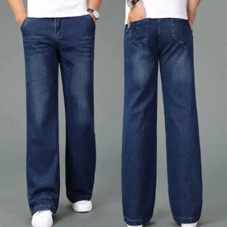 Men's dark blue bootcut flare jeans in premium denim with reinforced stitching