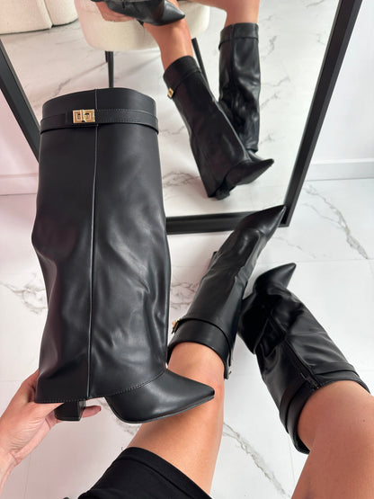 Women's leather ankle boots in black