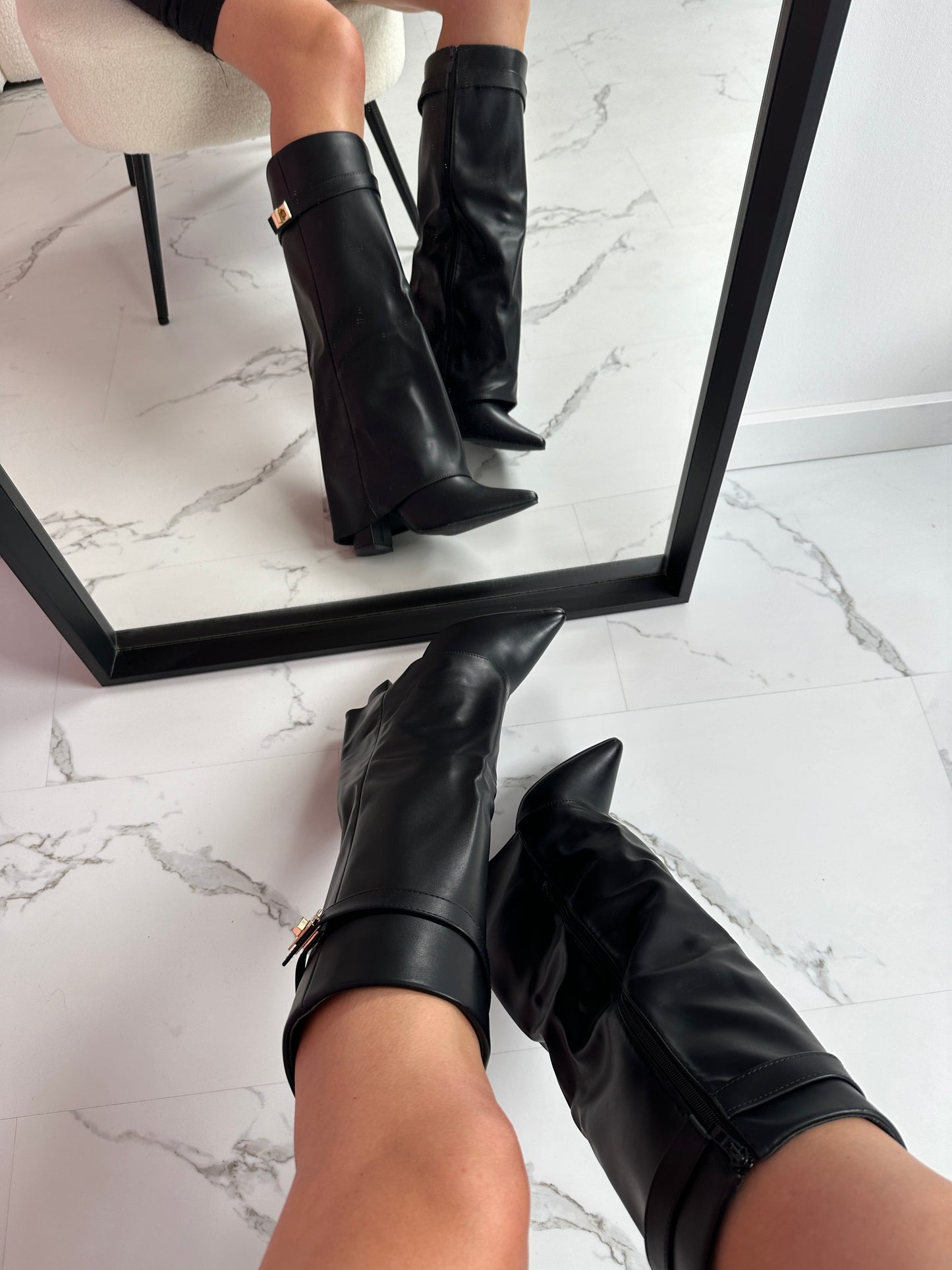 Women's leather ankle boots in black