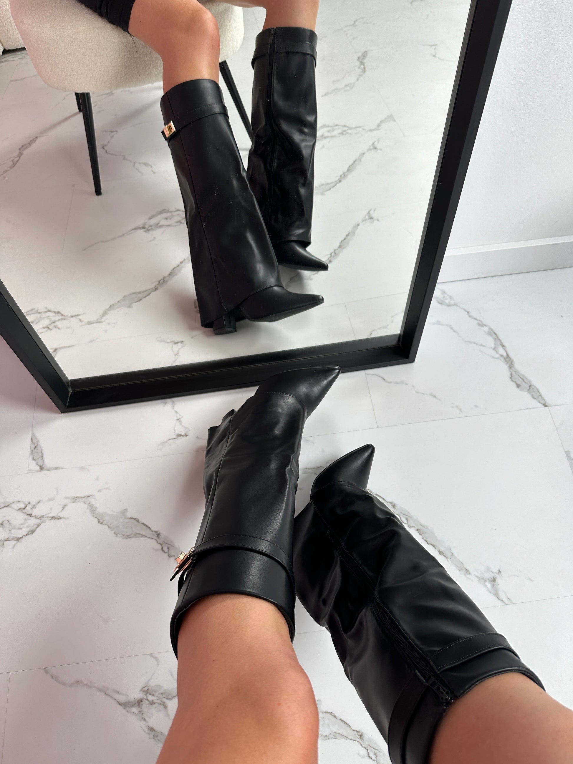 Women's leather ankle boots in black