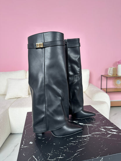 Women's leather ankle boots in black
