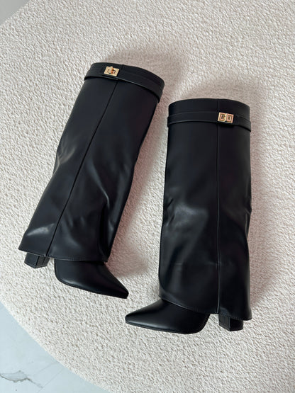 Women's leather ankle boots in black