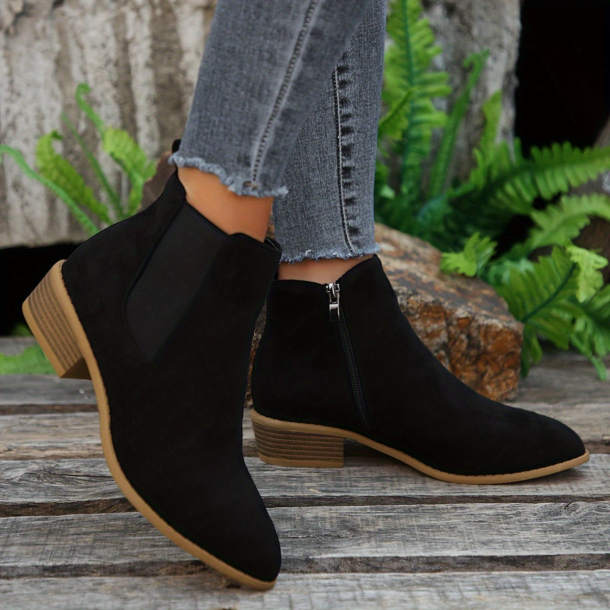 Women's suede ankle boots in black