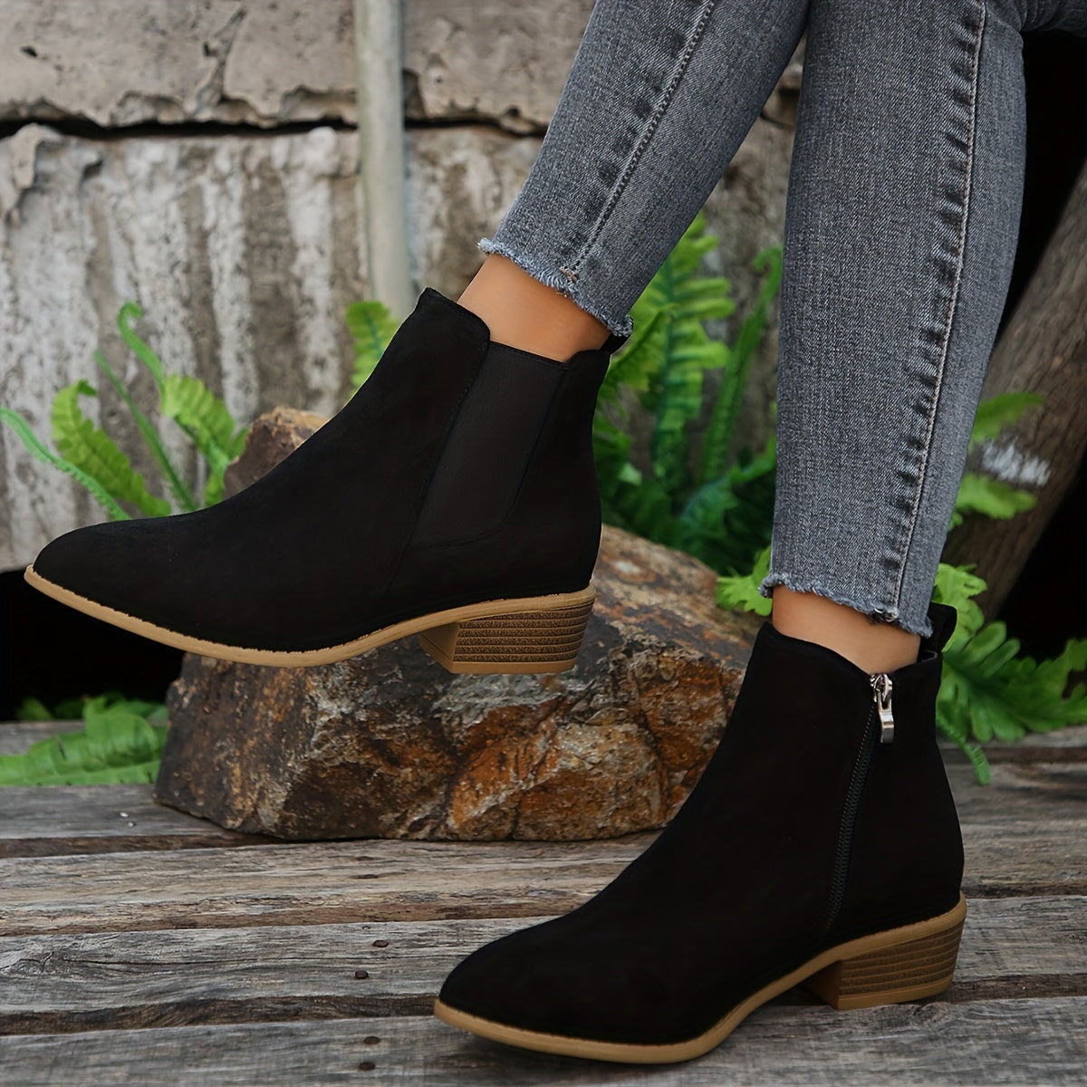 Women's suede ankle boots in black