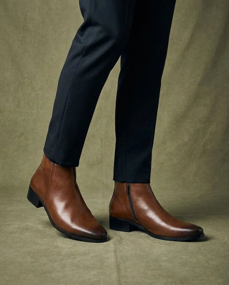 Oscar leather boots in black