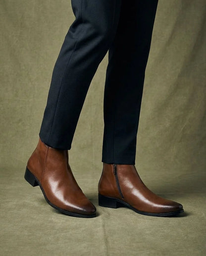 Oscar leather boots in black