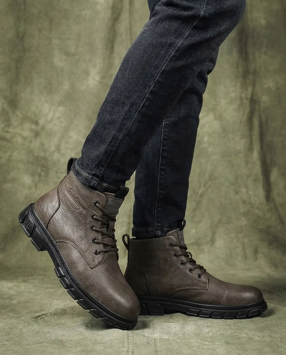 David rugged leather boots, lugged sole detail