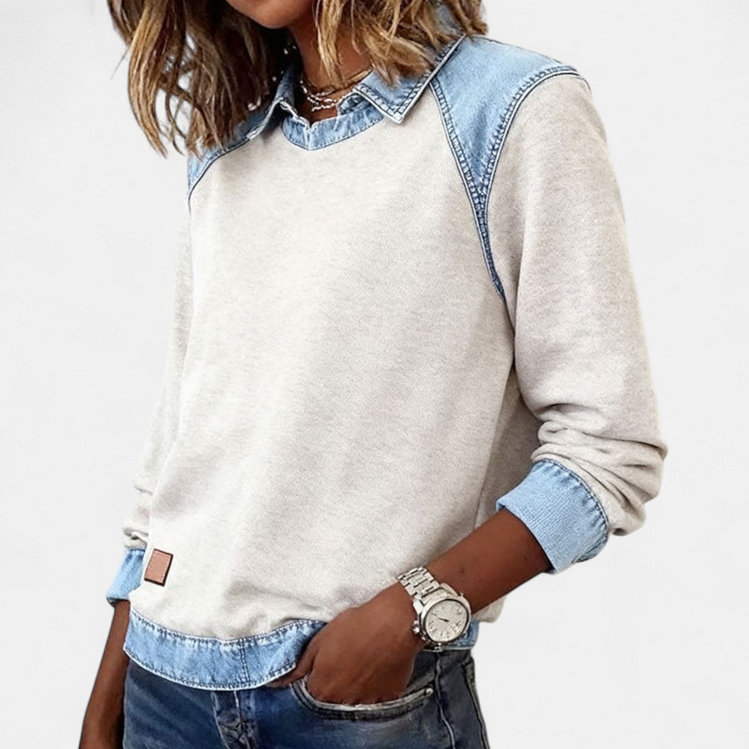 Women's long sleeve sweater in beige