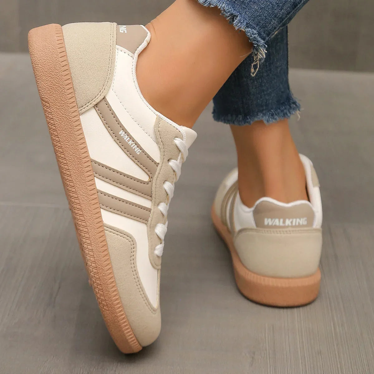 Women's wide toe box lace-up shoes