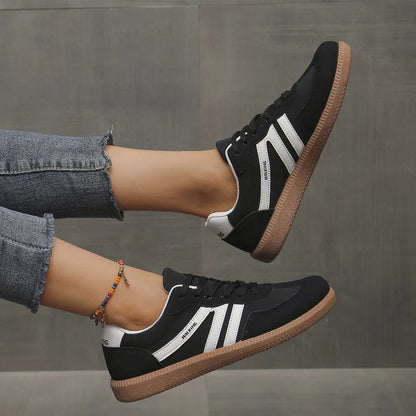 Women's wide toe box lace-up shoes