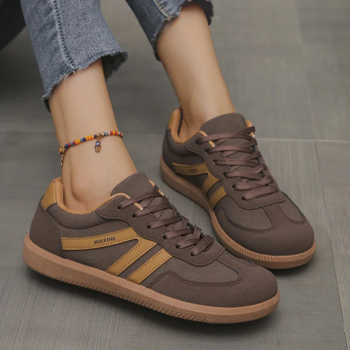 Women's wide toe box lace-up shoes
