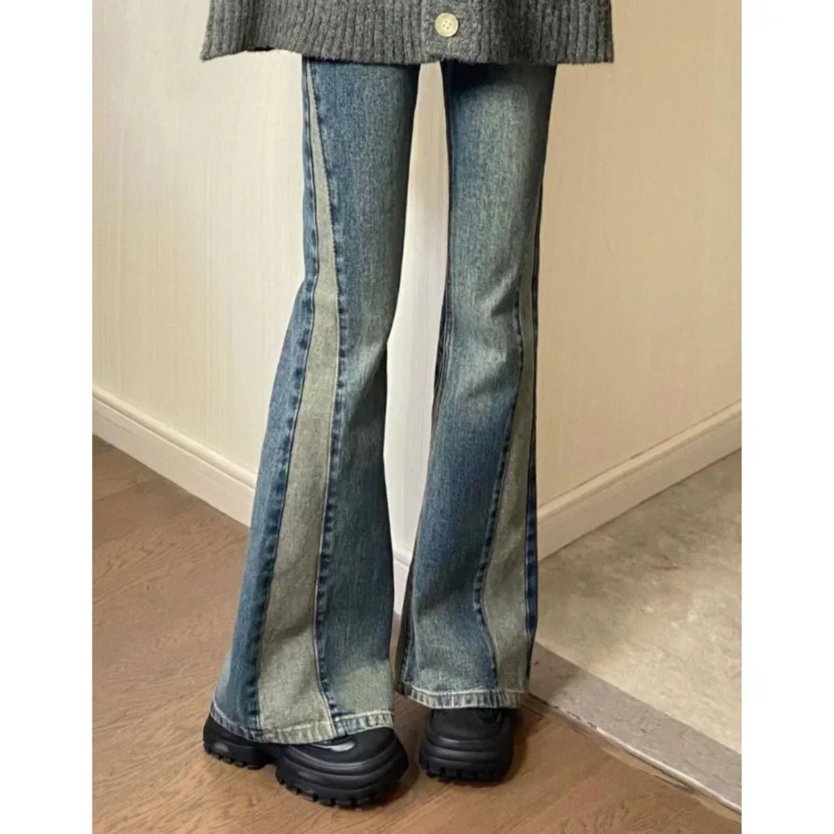 Women's blue high-waisted two-tone flare jeans
