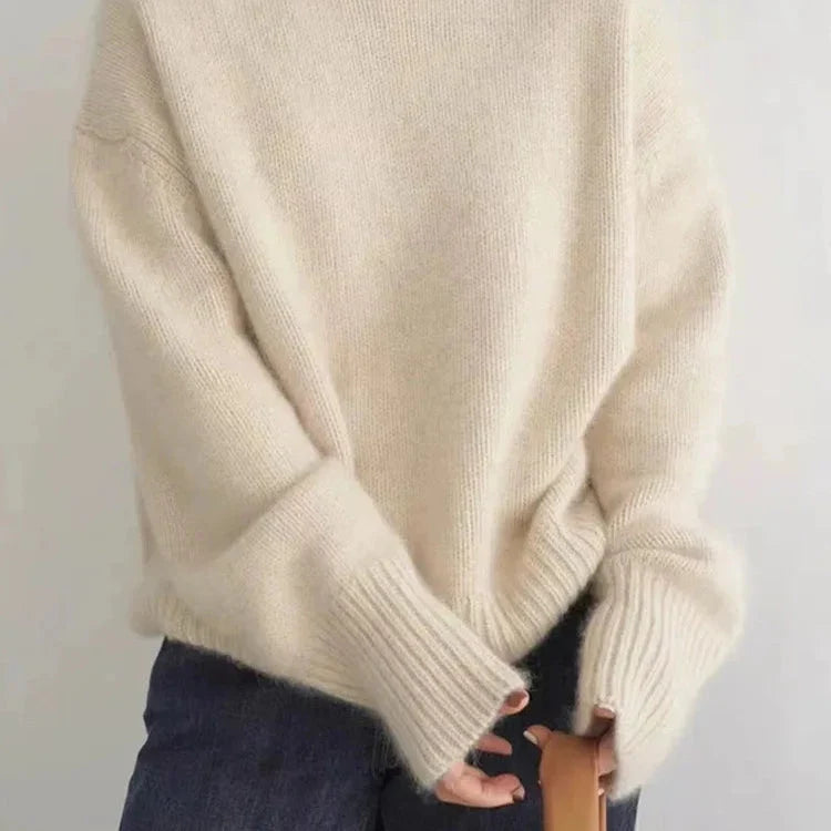 Women's cashmere turtleneck sweater with ribbed cuffs