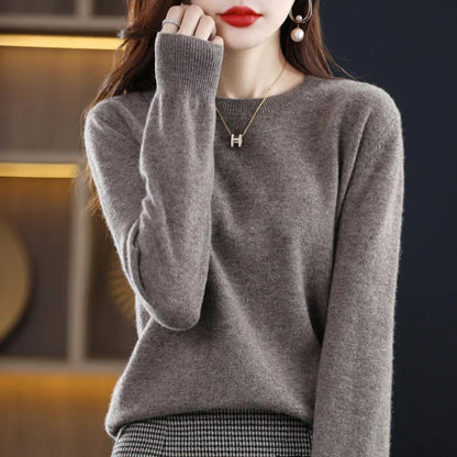 Women's pink crew neck sweater in classic slim fit