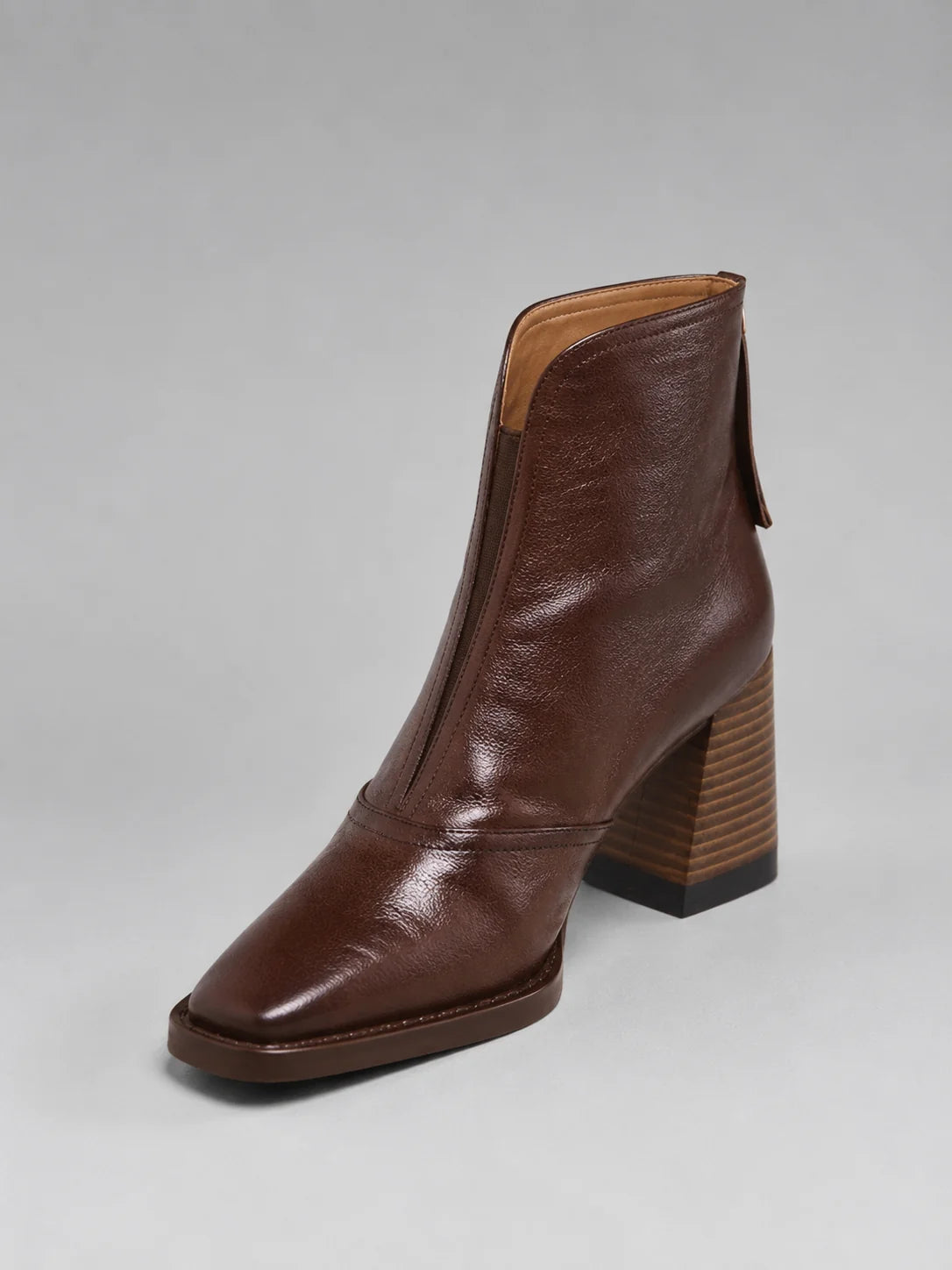 Women's brown ankle boots, side zip closure detail